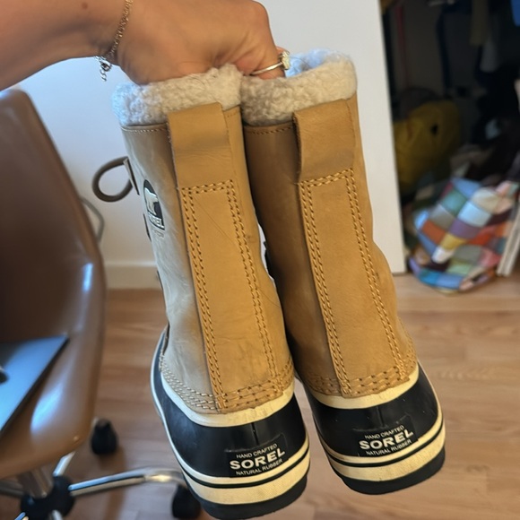 Waterproof Sorel snow boots - Picture 2 of 7